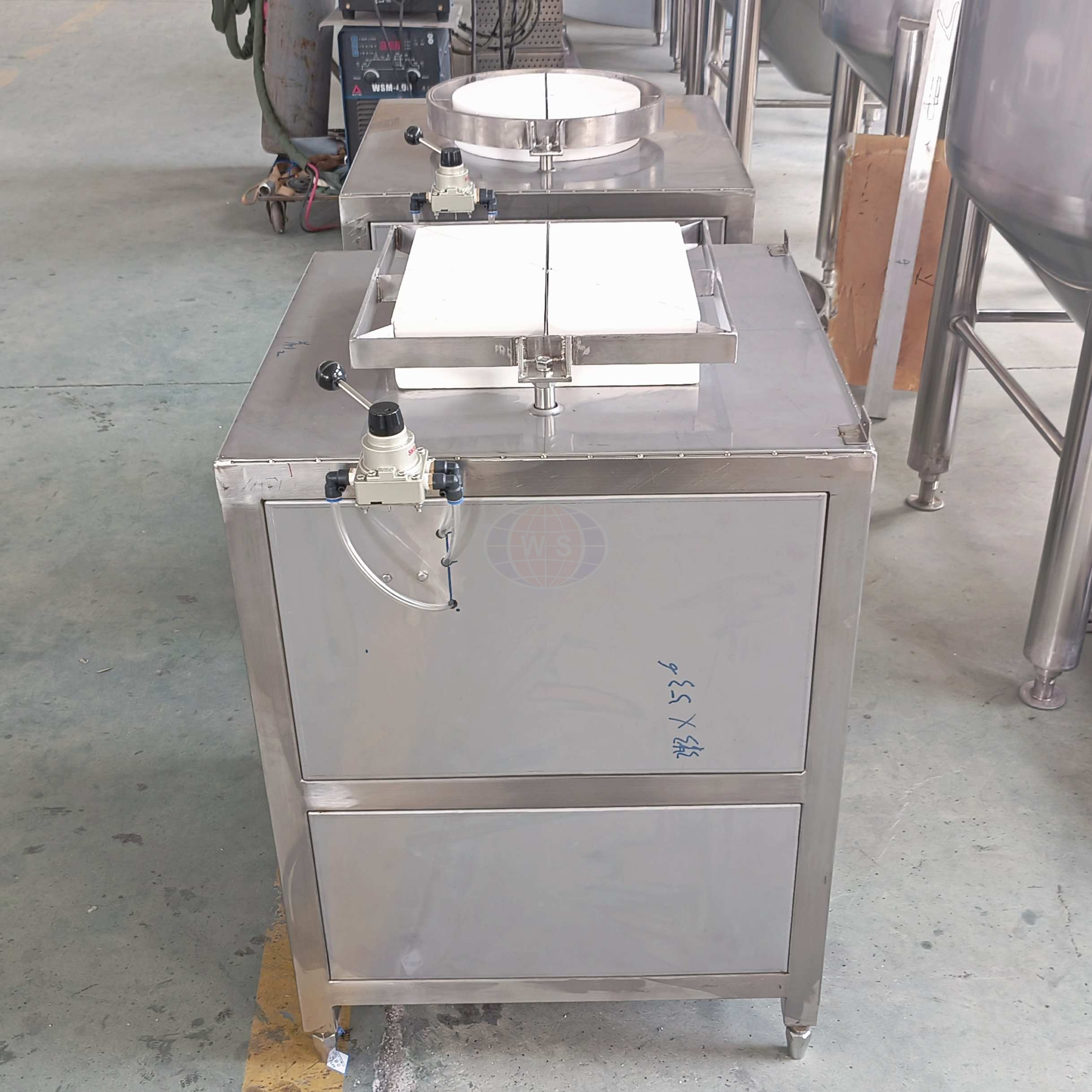 Stürzen Sie Ihre Käseproduktion mit einer hochwertigen Käse-Herstellungmaschine