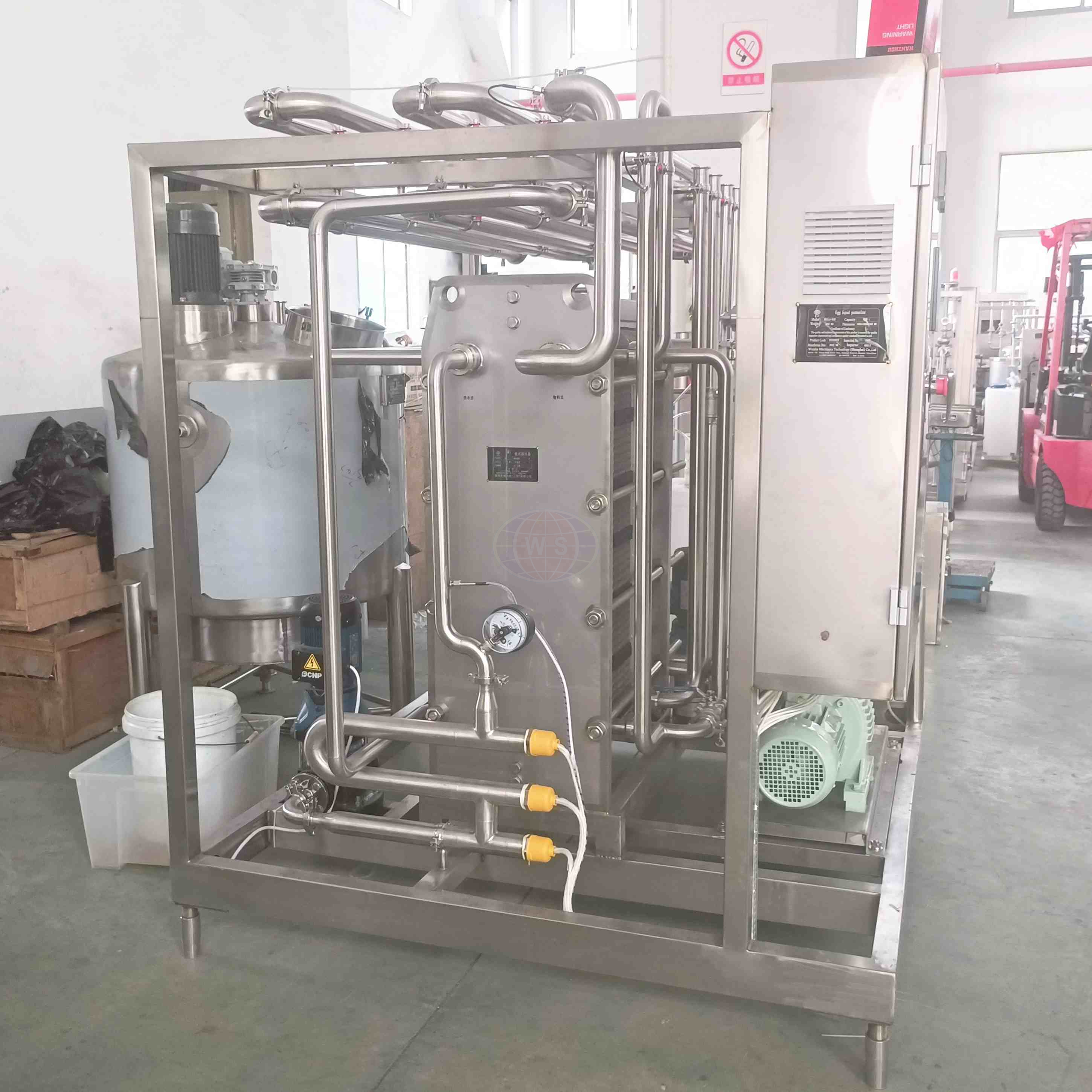 Verarbeitungslinie f&uuml;r Saftpasteurisierungsger&auml;te